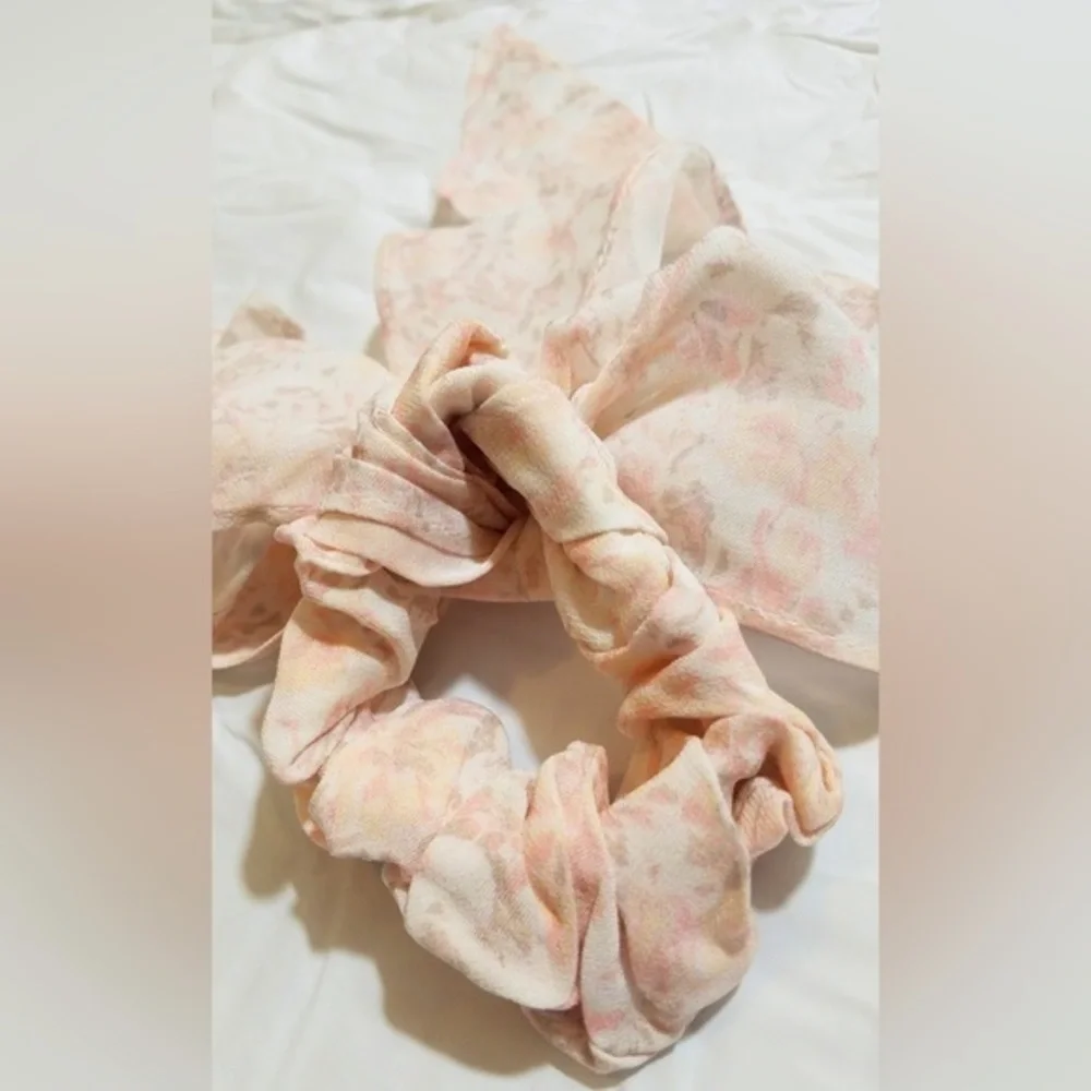 Love EM The Lovely Scrunchie